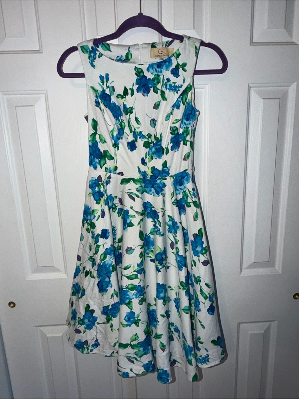 Floral sleeveless top with label